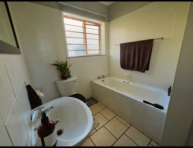 2 BEDROOM TOWNHOUSE FOR SALE IN JEFFREYS BAY CENTRAL